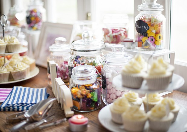 wedding cupcakes and sweetie table