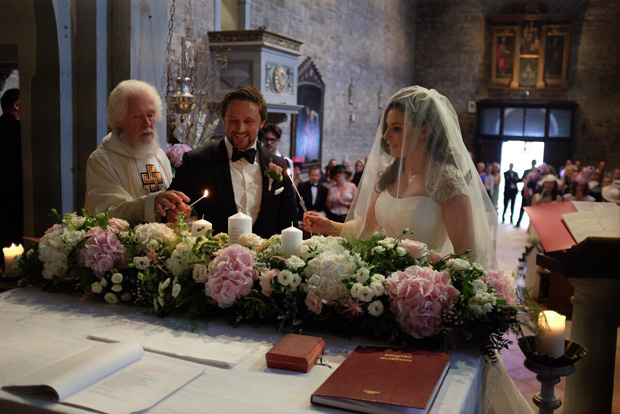 lisa-cannon-richard-keatley-wedding-ceremony-florence-lighting-candle