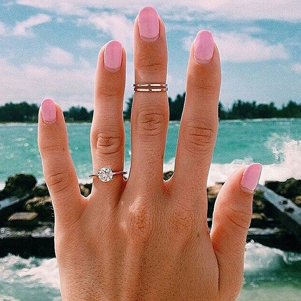 16 Awesome Engagement Ring Selfies