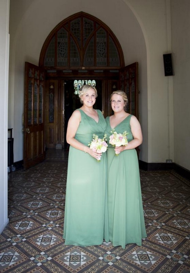 julie-cummins-real-wedding_sage-green-bridesmaids