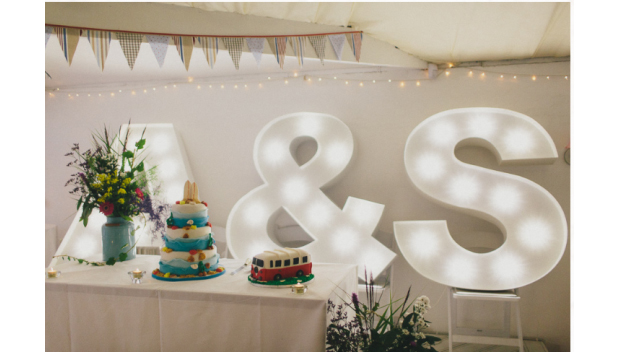 wedding-decoration-lovin-letters-lights (1)