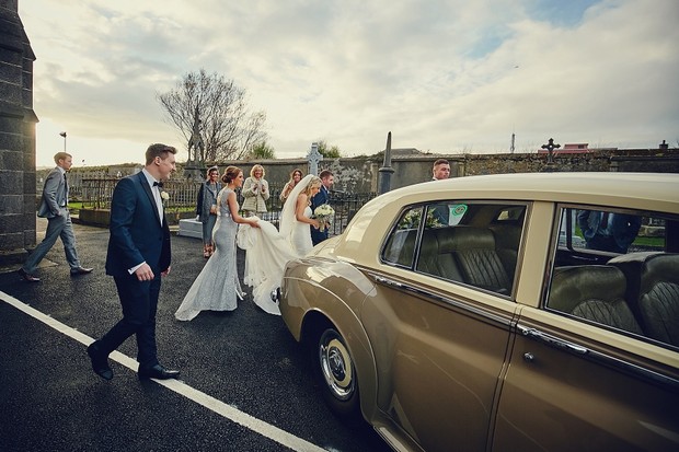 37-winter-wedding-style-car