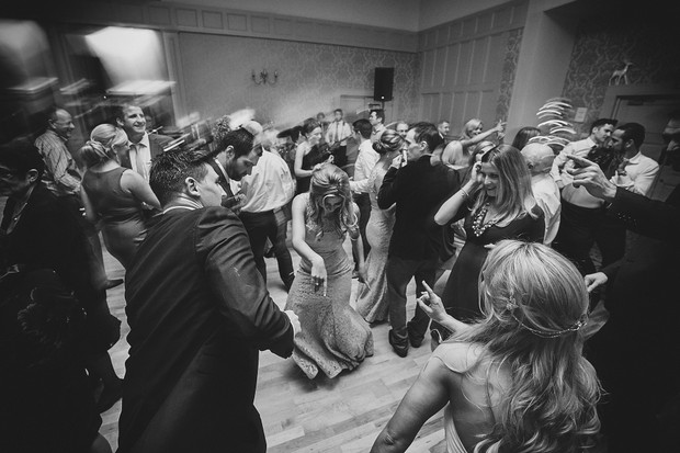69-fun-wedding-guests-dancing