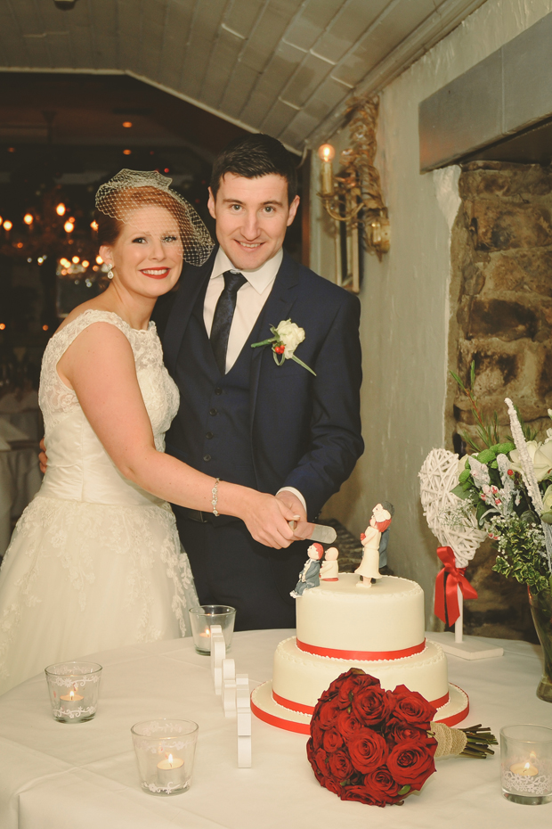 charlene-stephen-wedding-anglers-rest-wedding-cake-red-ribbons
