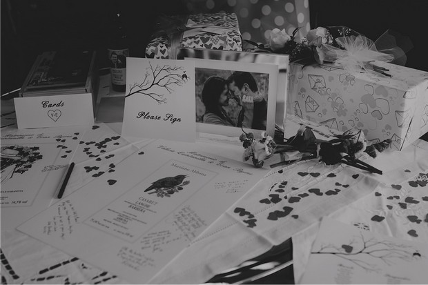 14_wedding_love_theme_table_of_photos