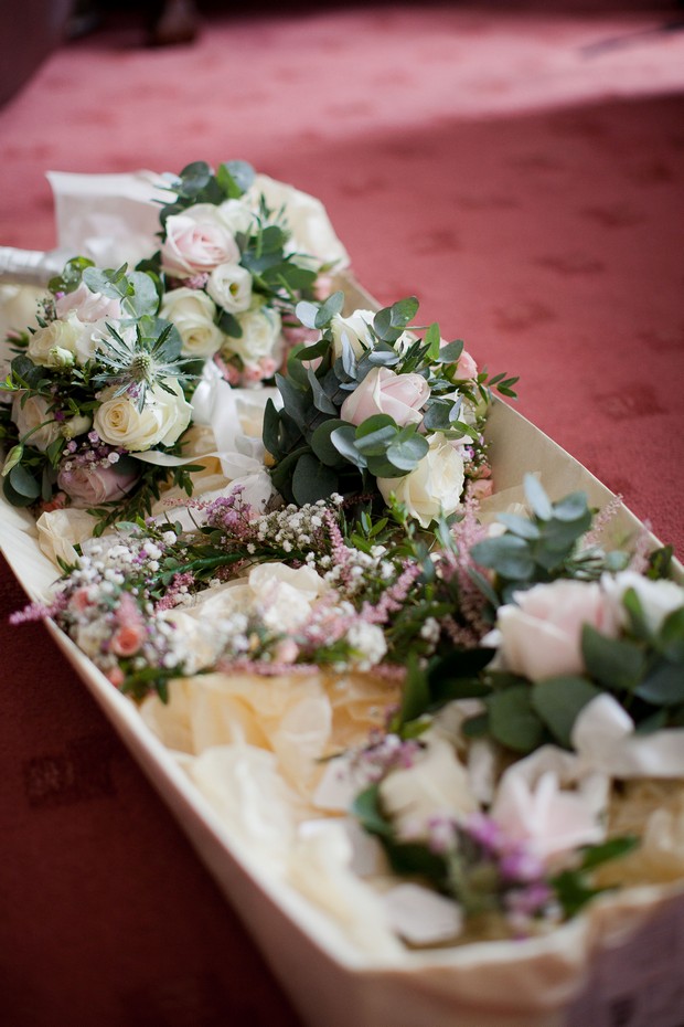 7_wild_flower_wedding_bouquets_on_Table