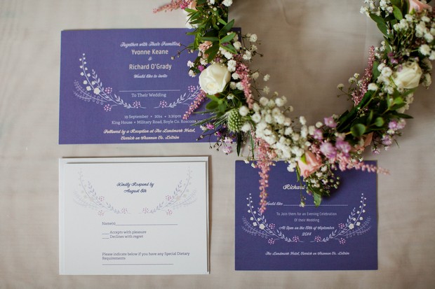 8_navy_floral_print_Wedding_invitations_wreath