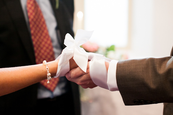 traditional_irish_handfasting_ceremony_ireland_white_ribbon