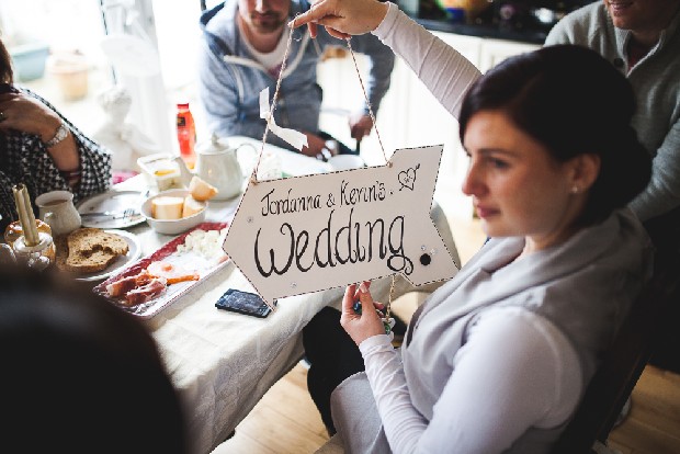 6-diy-wedding-projects-personalised-wedding-sign