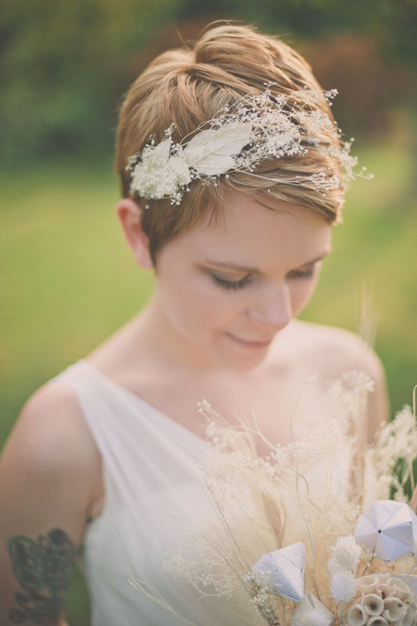 bride-with-pixie-haircut-floral-headpiece