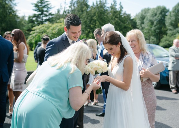 bride-showing-off-ring-to-wedding-guests (1)