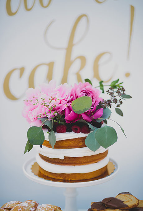 single_tier_naked_unfrosted_WEdding_cake_2015_trends