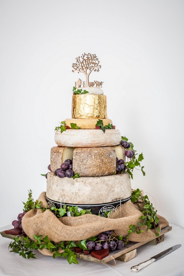 8 Tasty Wedding Cake Trends 2016 Weddingsonline 24 Cheese Wheel Wedding Cake French Rustic
