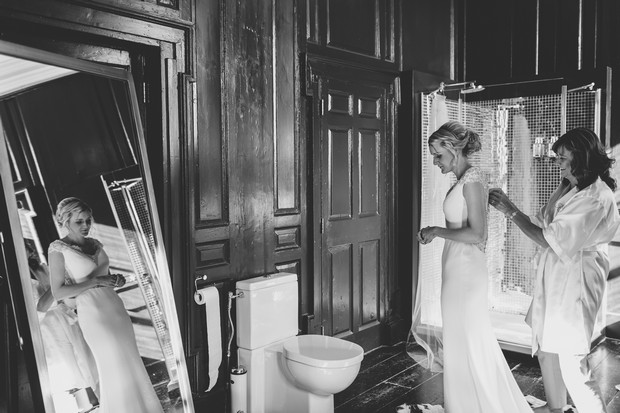 21_mother_helping_bride_with_wedding_dress