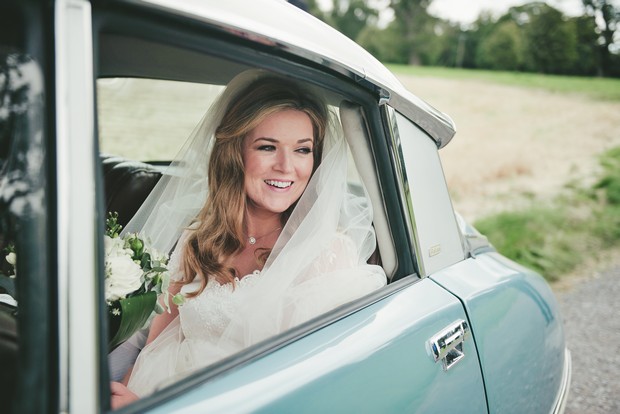 25_Vintage_blue_renault_citron_wedding_car_serenity (4)