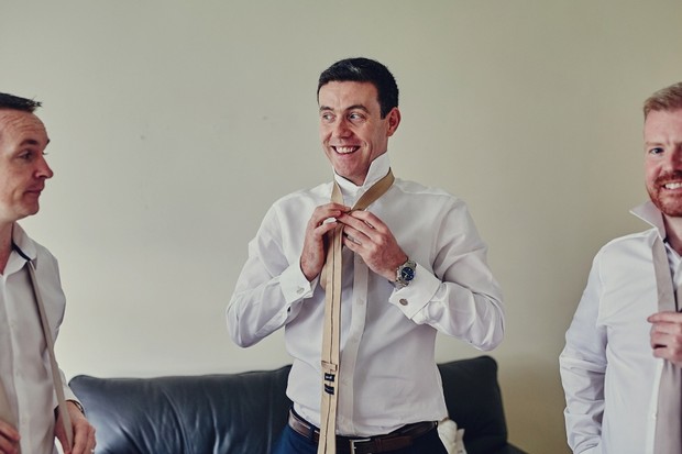 17-Groomsmen-getting-ready-wedding-morning-football (5)