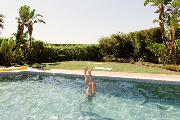 2-Destination-Wedding-Morning-Pool-Matt+Lena_Photography
