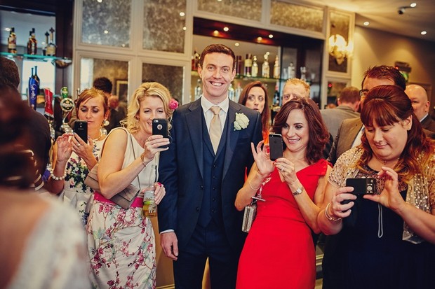 41-wedding-guests-taking-pictures-phone (1)