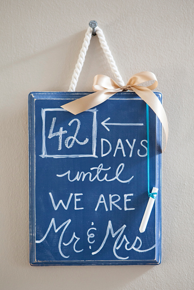 DIY-Wedding-Countdown-Chalkboard-Sign