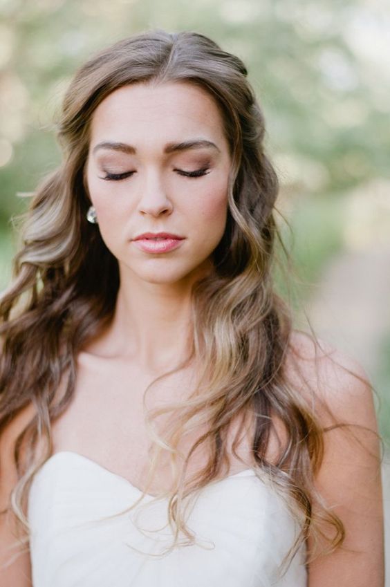 simple-wavy-long-down-summer-wedding-hair-style