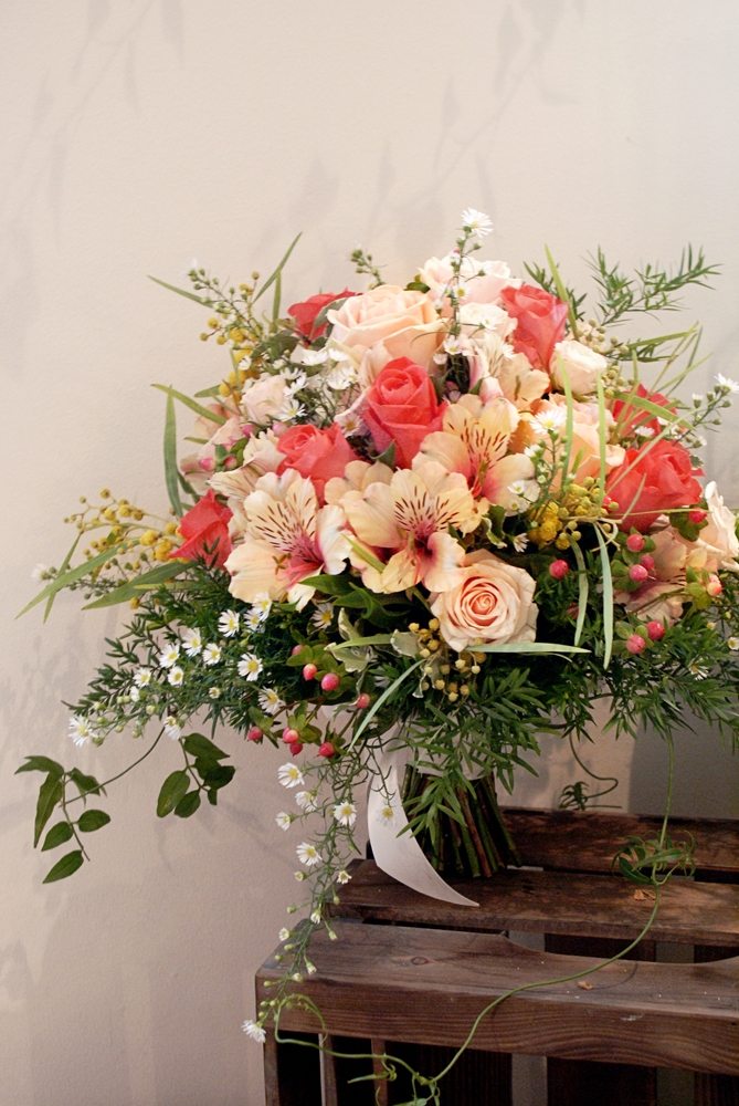 trailing-summer-wedding-bouquet-coral-bloomsday