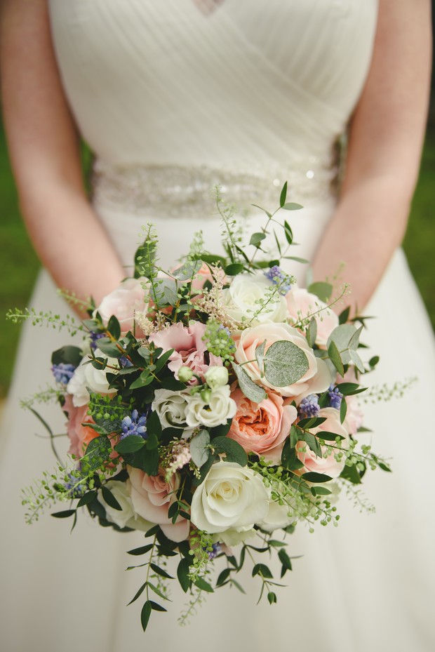 32-spring-wedding-bouquet-vintage-style-Emma-Russell-Photography-weddingsonline