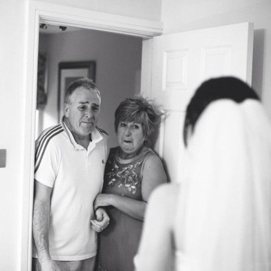 first-look-wedding-photo-emotional-parents