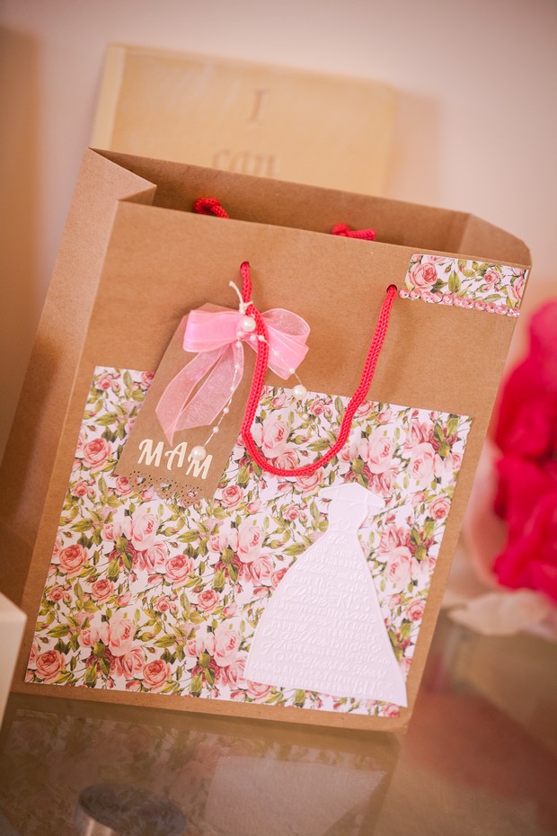 7-Wedding-Gift-Bag-Mother-of-the-Bride-weddingsonline