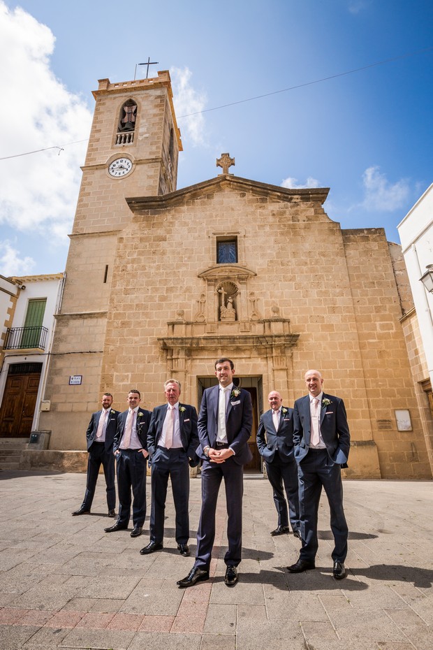 Real-Destination-Wedding-Alicante-Spain-Guests-Walking-Photos-weddingsonine (4)