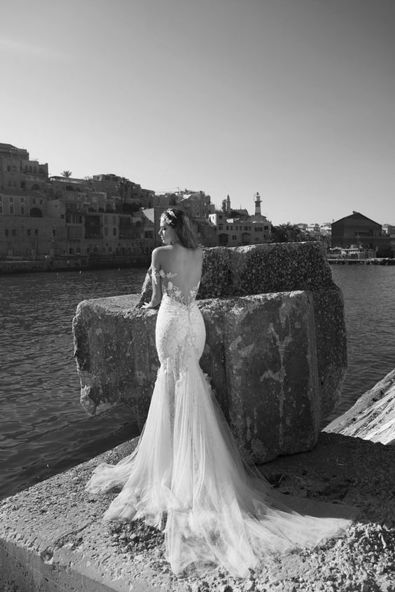 Julie-Vino-A-J-Bridal-Collection-2017_9_weddingsonline