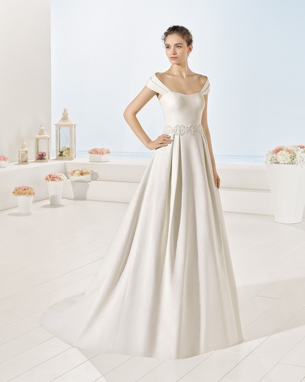 The Clic Contemporary Luna Novias 2017 Collection Weddingsonline Luna Novias Wedding Dresses 2017 Yvaine