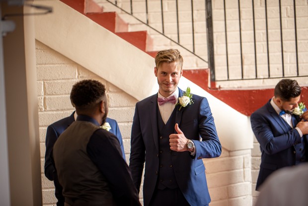 groom-giving-the-thumbs-up
