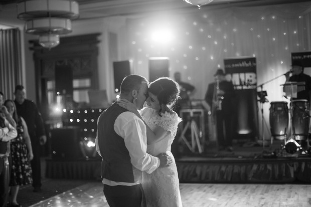 hamlet-court-hotel-real-wedding-first-dance-bride-and-groom