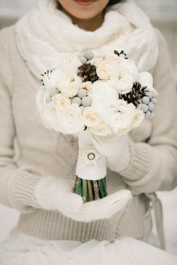 Winter-Wedding-Bouquets-Snowy-White-Grey-weddingsonline