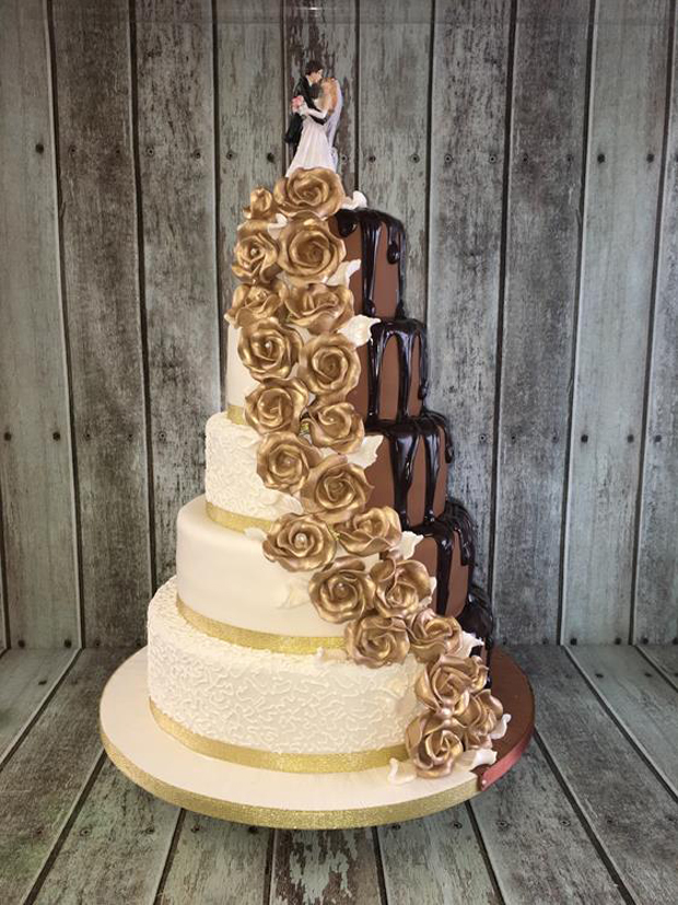 13 Gorgeous Wedding  Cakes  with Gold Details weddingsonline