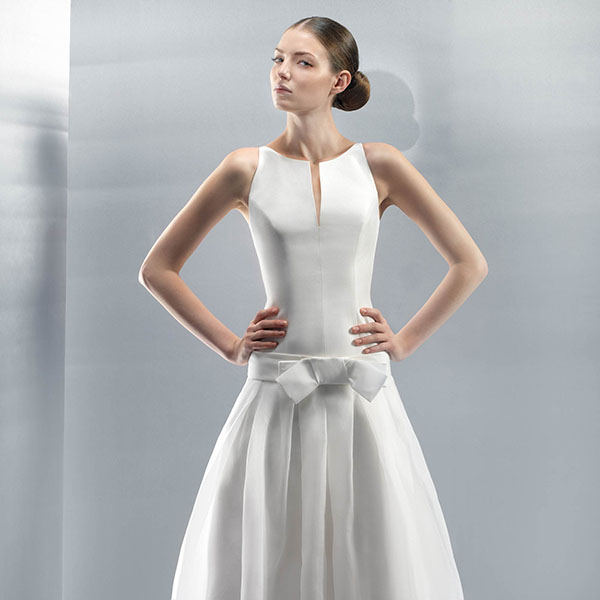 Simple bateau neck wedding dress with clean lines by Jesus Peiro
