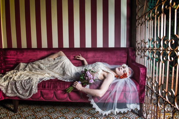 Yolan Cris, vintage wedding dress, 20s wedding dress, vintage veil, red hair, 20s makeup, purple bouquet
