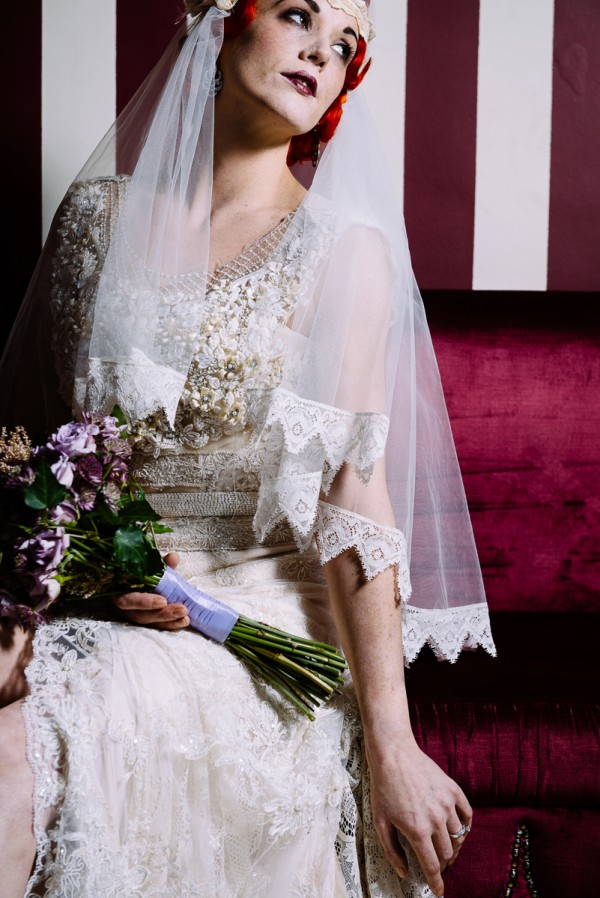 Model with red hair, 20s makeup, 20s bridal makeup, 20s hair, viintage dress, Yolan Cris, vintage veil