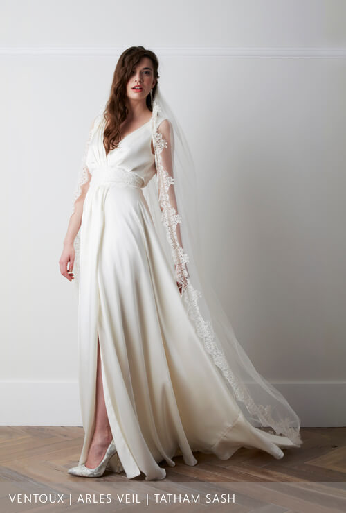 vestido de novia con falda dividida