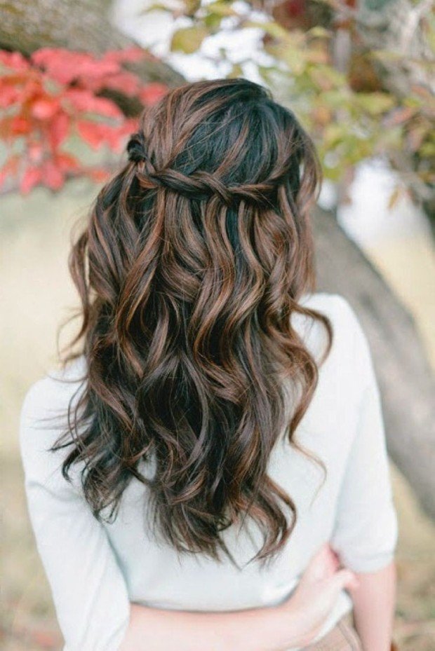 16 Romantic Wedding Hairstyles for 20162017 Brides  weddingsonline